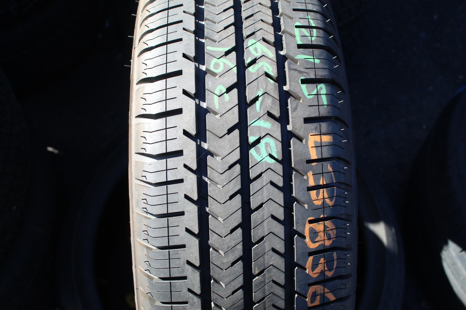 New 215 65 16C Michelin, Agilis 51, 106/104T, x1 Tyre (F1_tyres) L3836