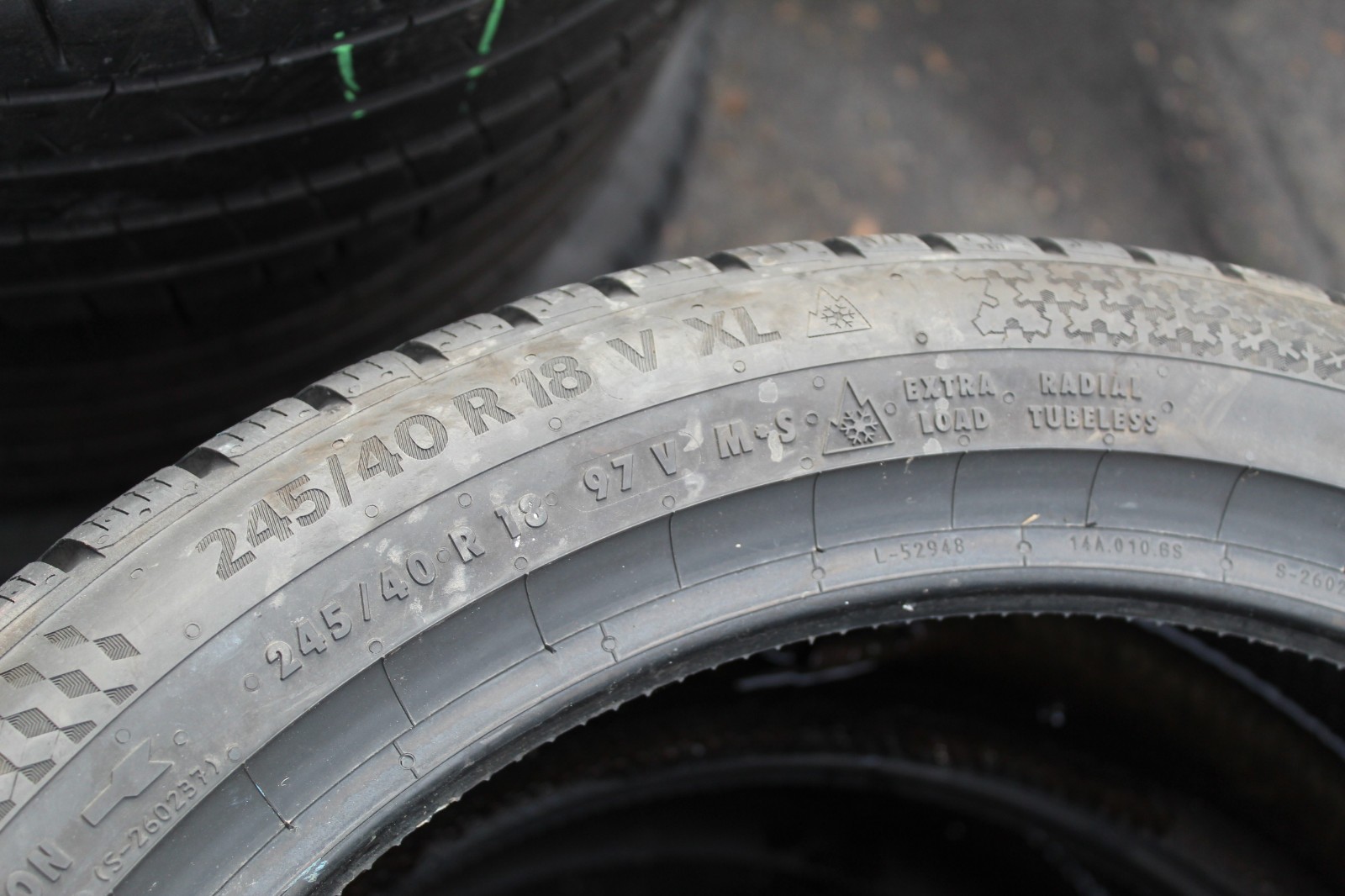 245 40 18 Continental, Winter, M+S, 97V, x2 A Pair 8.0mm (F1_tyres) L3859