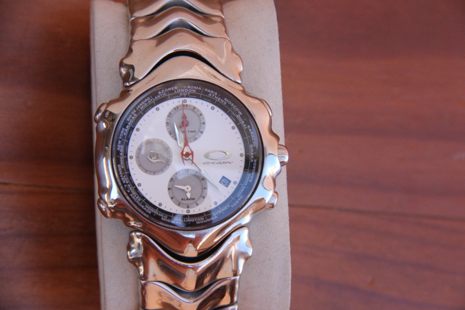 RARE OAKLEY GMT MENS WATCH | eBay