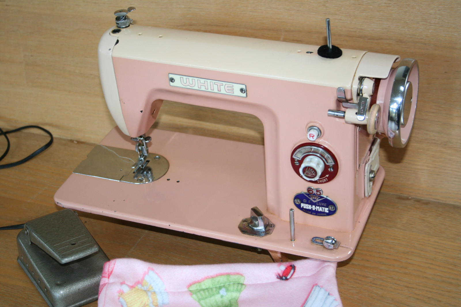 Vintage Straight Stitch Pink Sewing Machine with Foot Pedal Sews