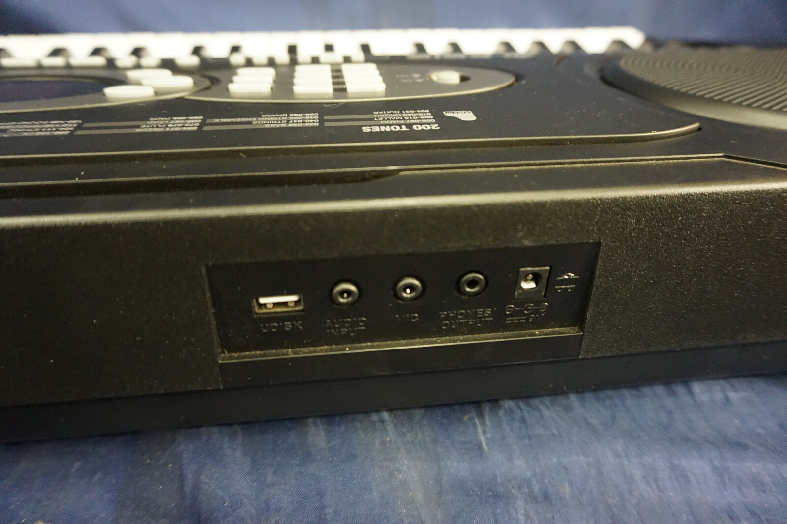 Alesis Melody 61 Portable Keyboard With Built In Speakers