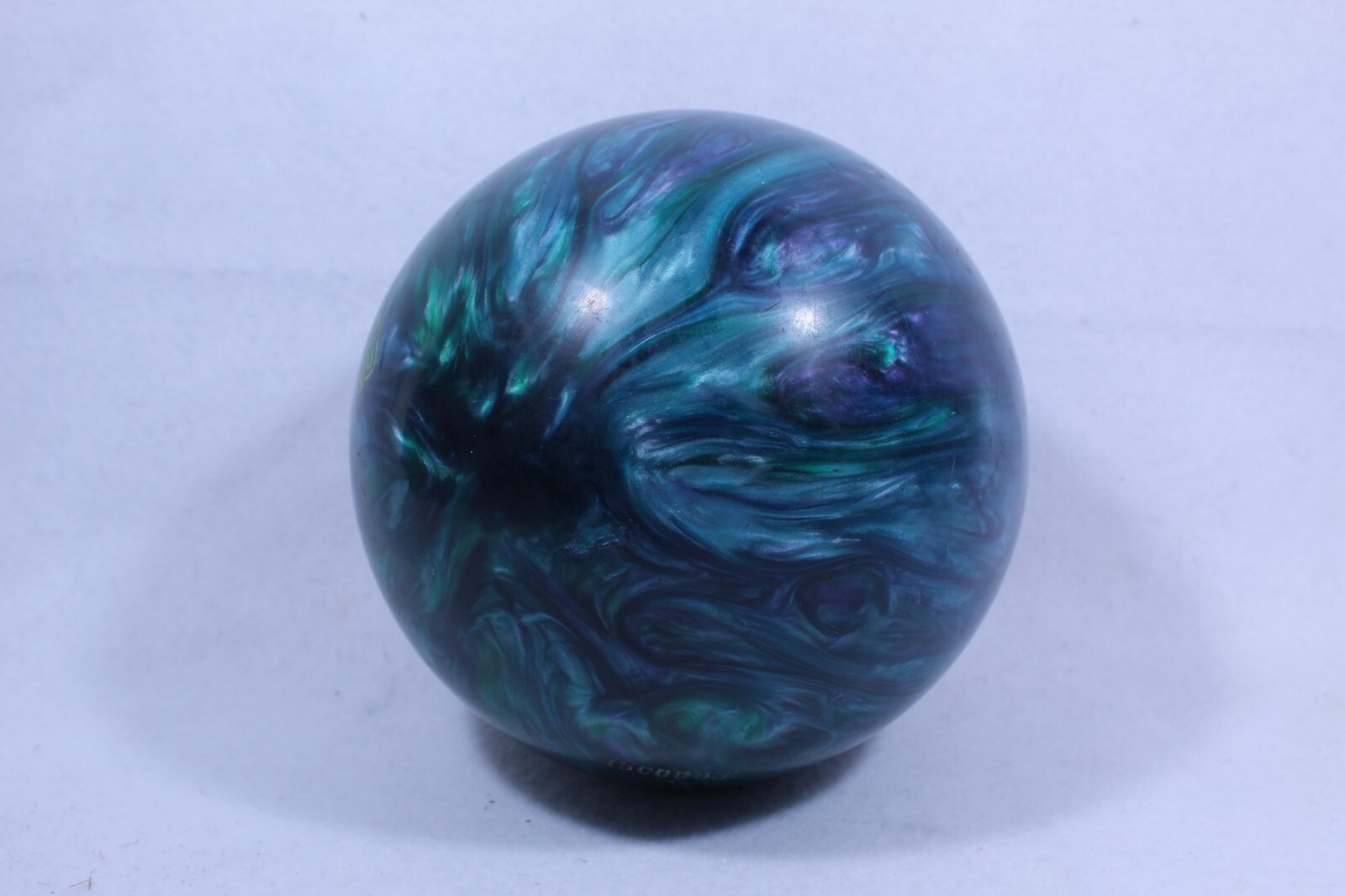 ebonite maxim bowling ball 8 lbs blue green swirl color pre owned