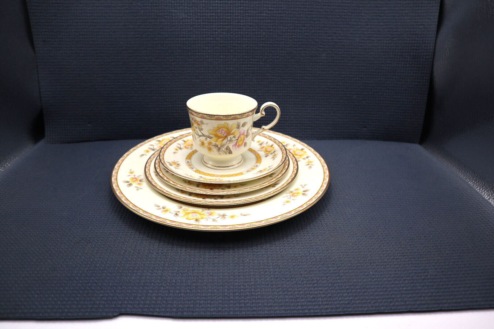 Mikasa Dinnerware Peking Summer A9108 Pattern 5 Piece Plate