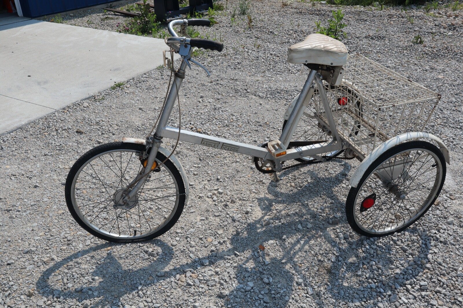 Vintage Pashley Picador Tricycle Cart Bicycle Bike in White Vintage Pashley Picador Tricycle Cart Bicycle Bike in White