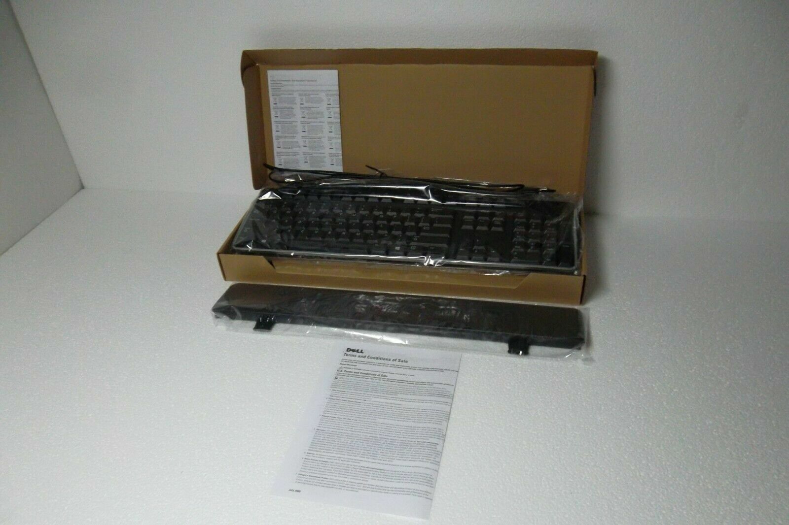 Dell 2FVXN Multimedia USB Keyboard Black 2-Port Hub KB522p