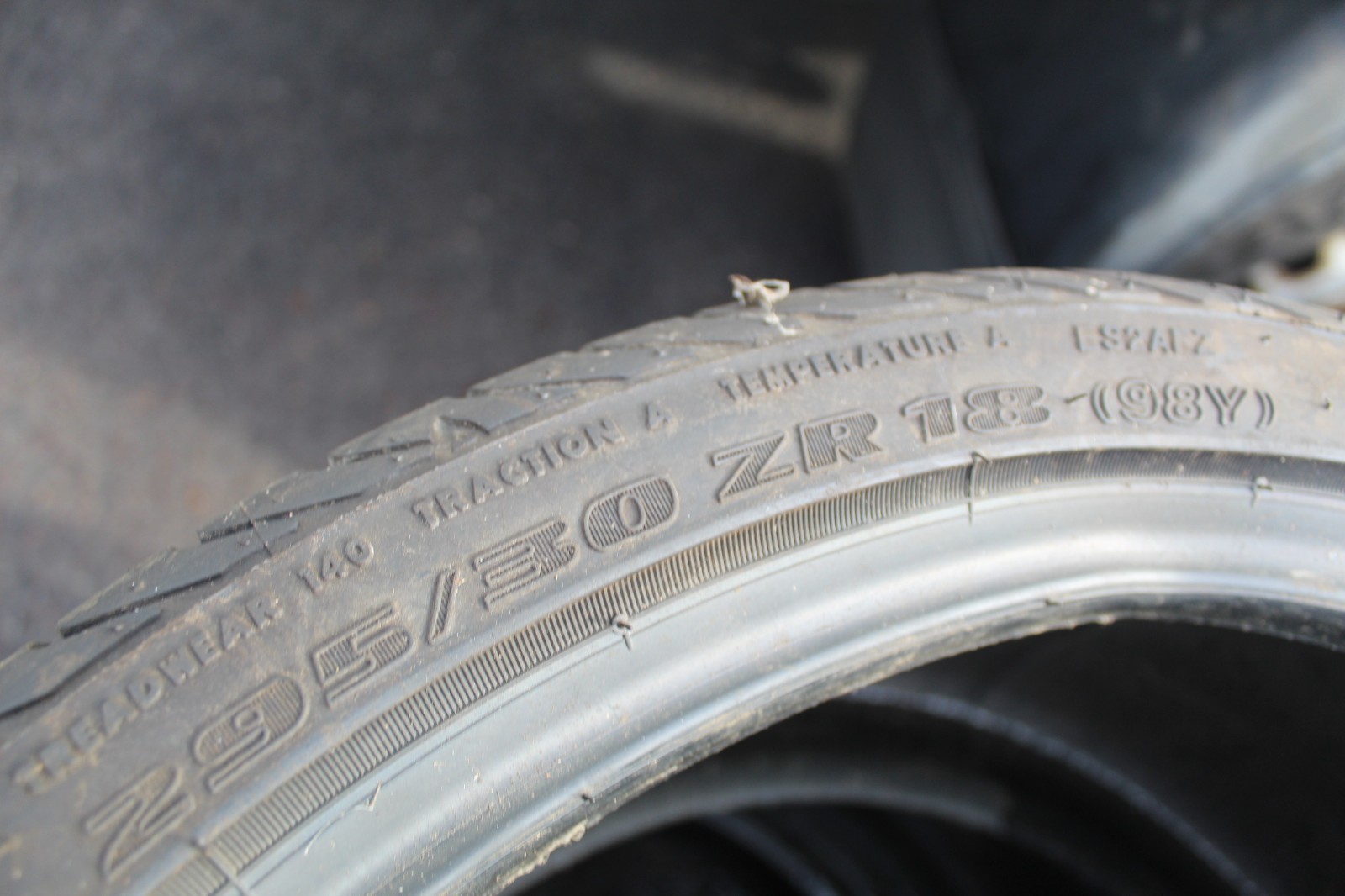 New 295 30 18 Bridgestone, Potenza S02A, 98Y, x1 Tyre (F1_tyres) FOB L3882