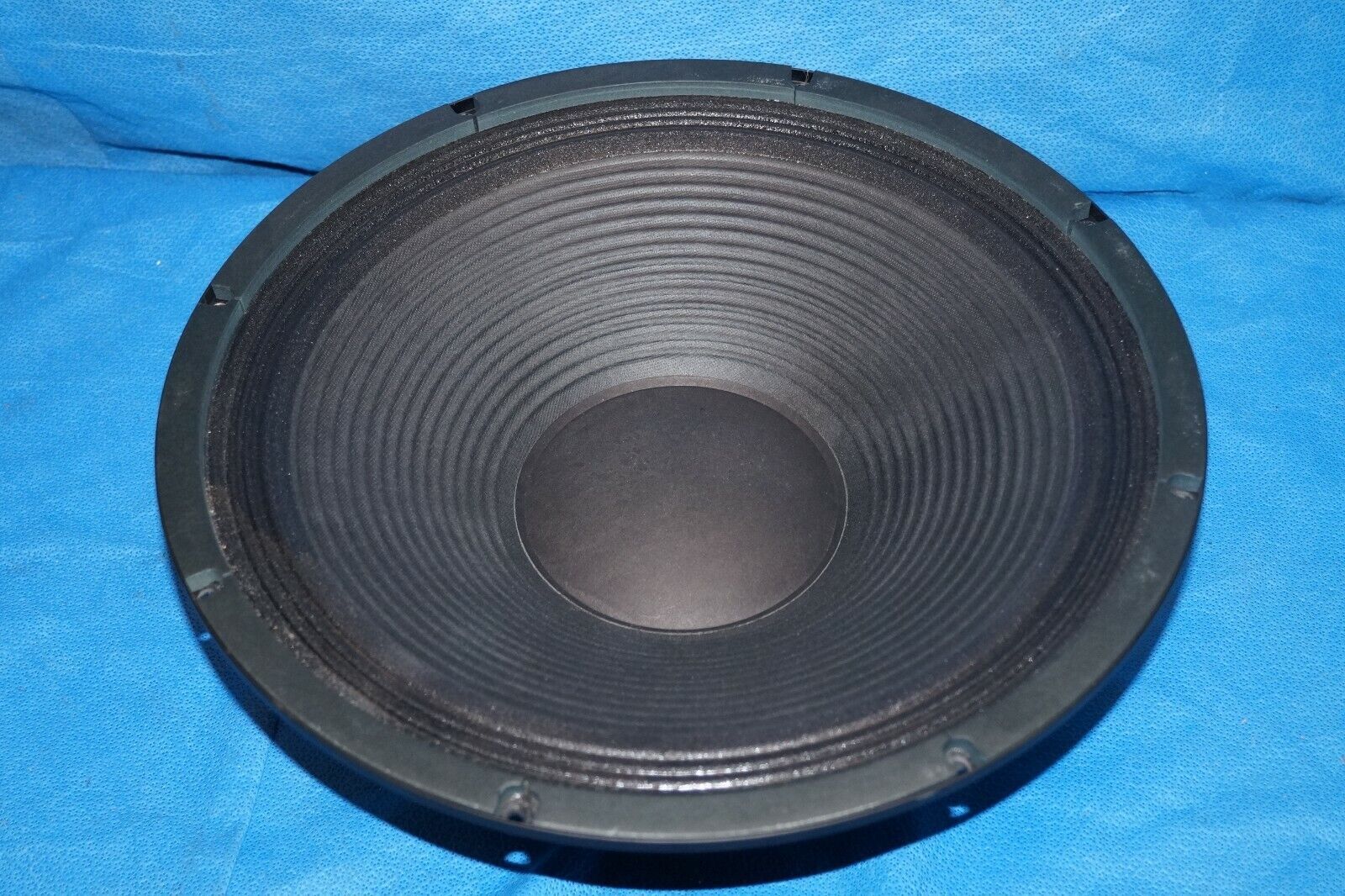 Behringer Eurolive F1520 And B1520 Woofer 15 Behringer Eurolive F1520 And B1520 Woofer 15