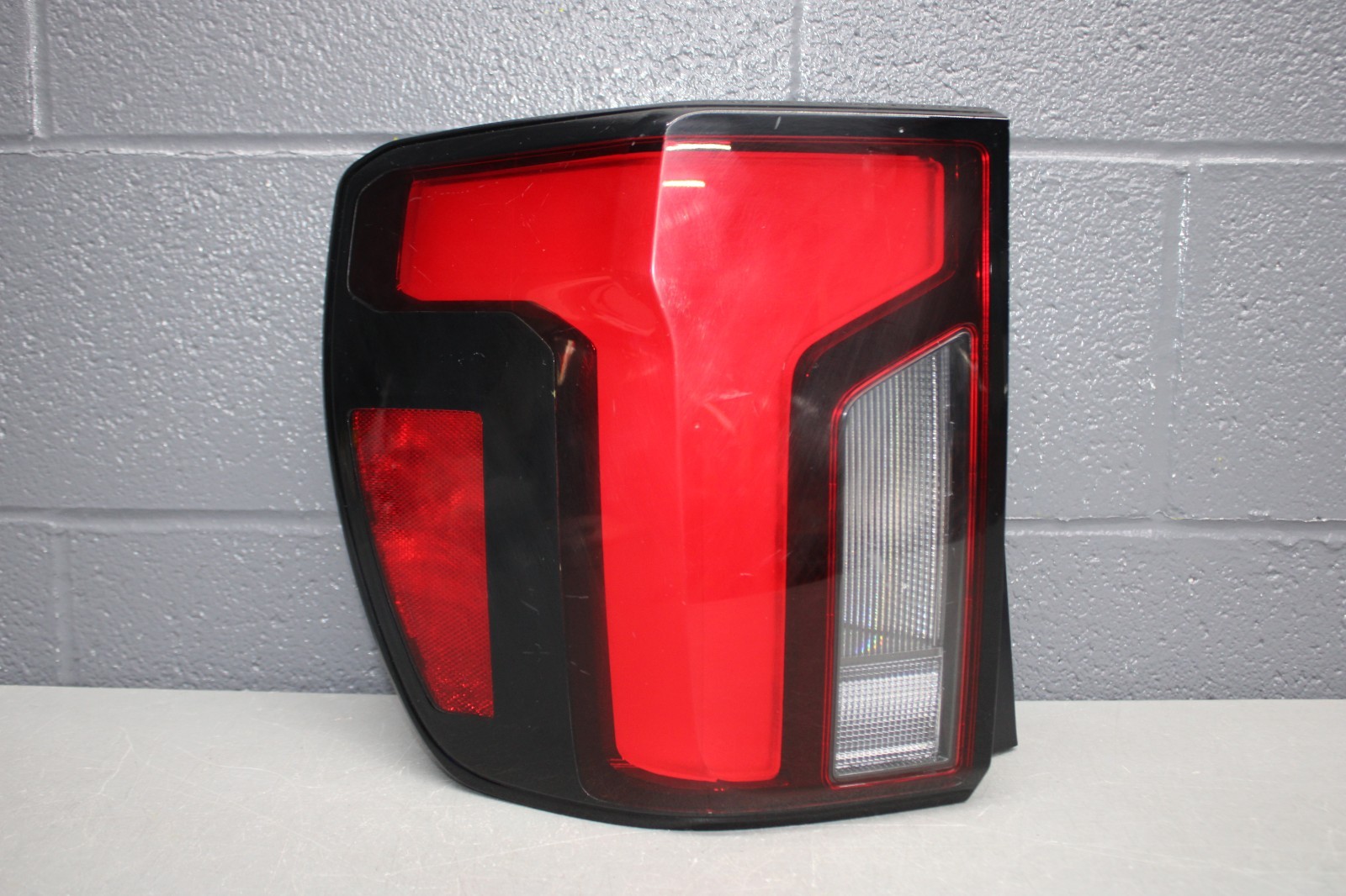 2026 HONDA PASSPRT LEFT TAIL LIGHT LED OEM