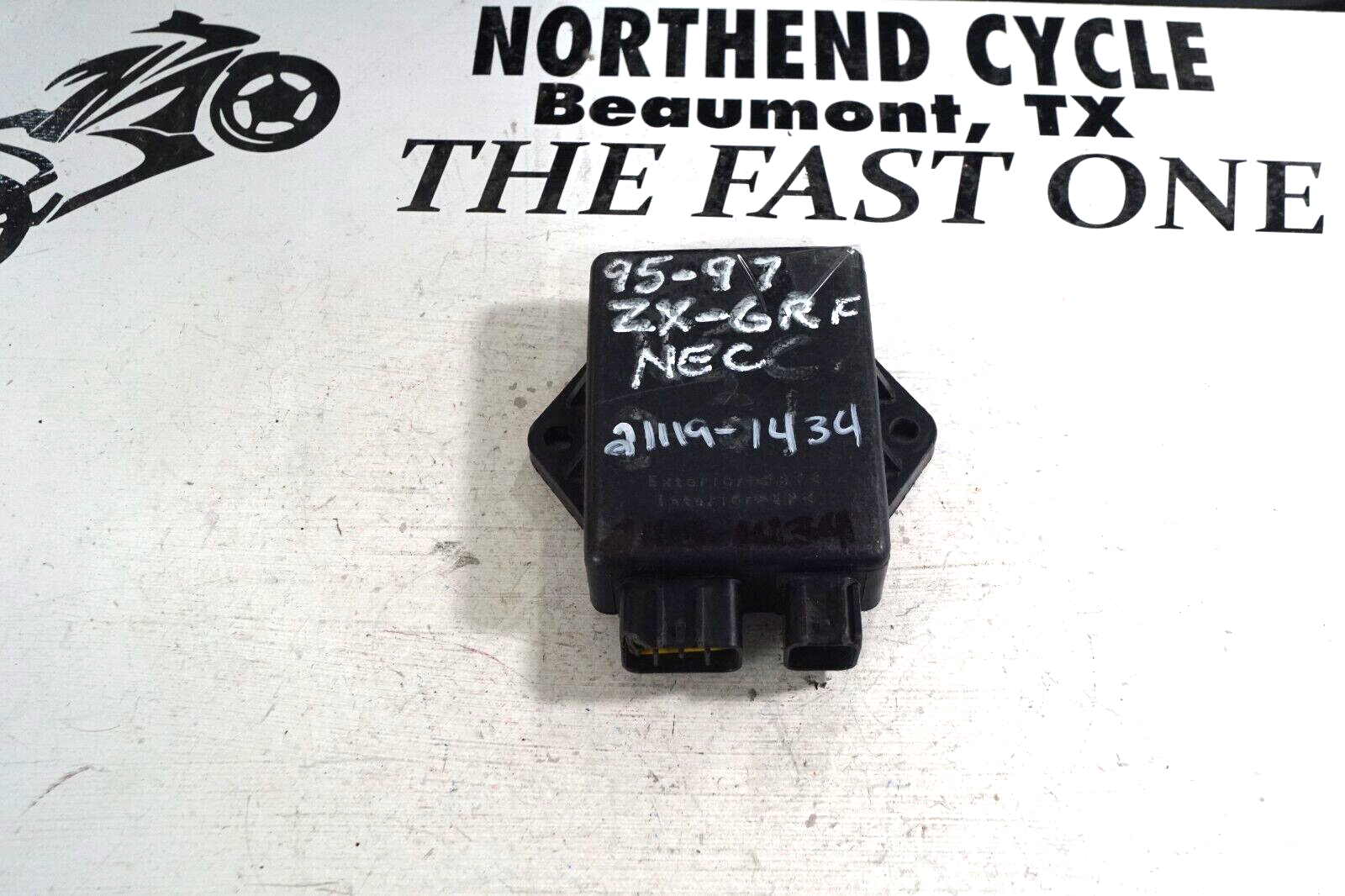 のん 95-97 Kawasaki Ninja ZX6 R Ignition Igniter Control Unit CDI