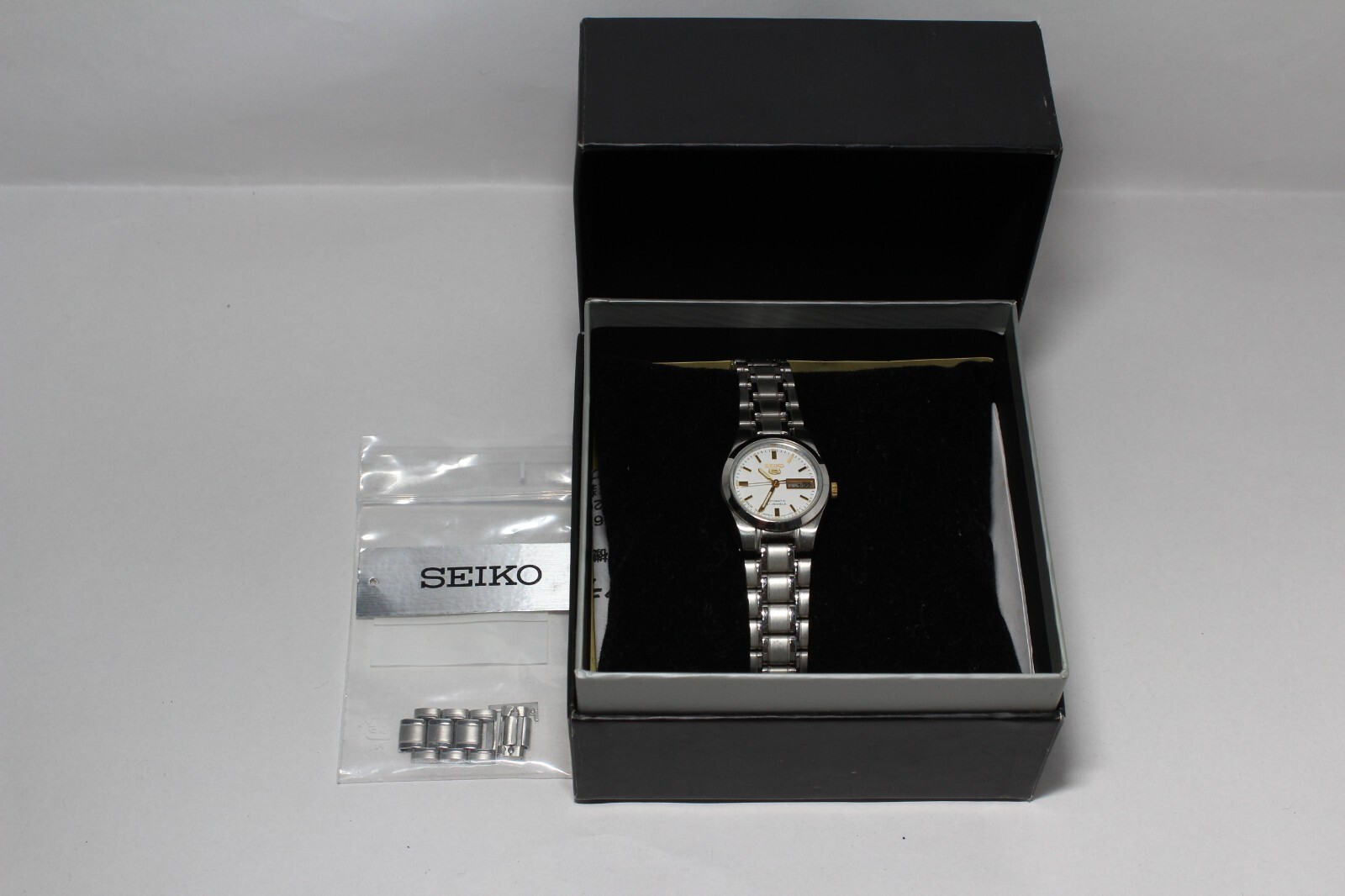vintage SEIKO 5 4207-02C0 analog vintage automatic watch 21