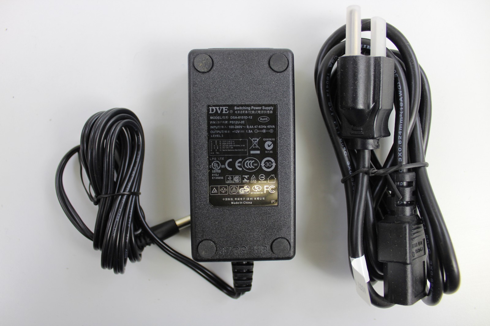 Switching adapter 12v. Dsa-0151a-12. адаптер dve switching adapter. ps-12e05y-300g-g. dsa-0151a-12 используется.