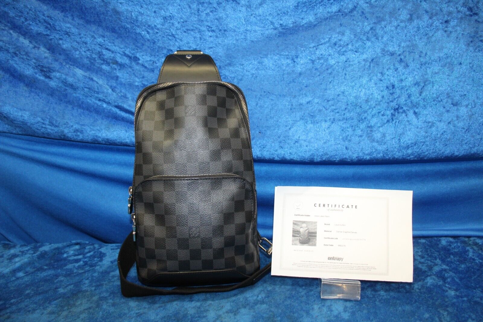 LOUIS VUITTON Damier Graphite Avenue Sling Backpack (MB0270 LOUIS VUITTON Damier Graphite Avenue Sling Backpack (MB0270