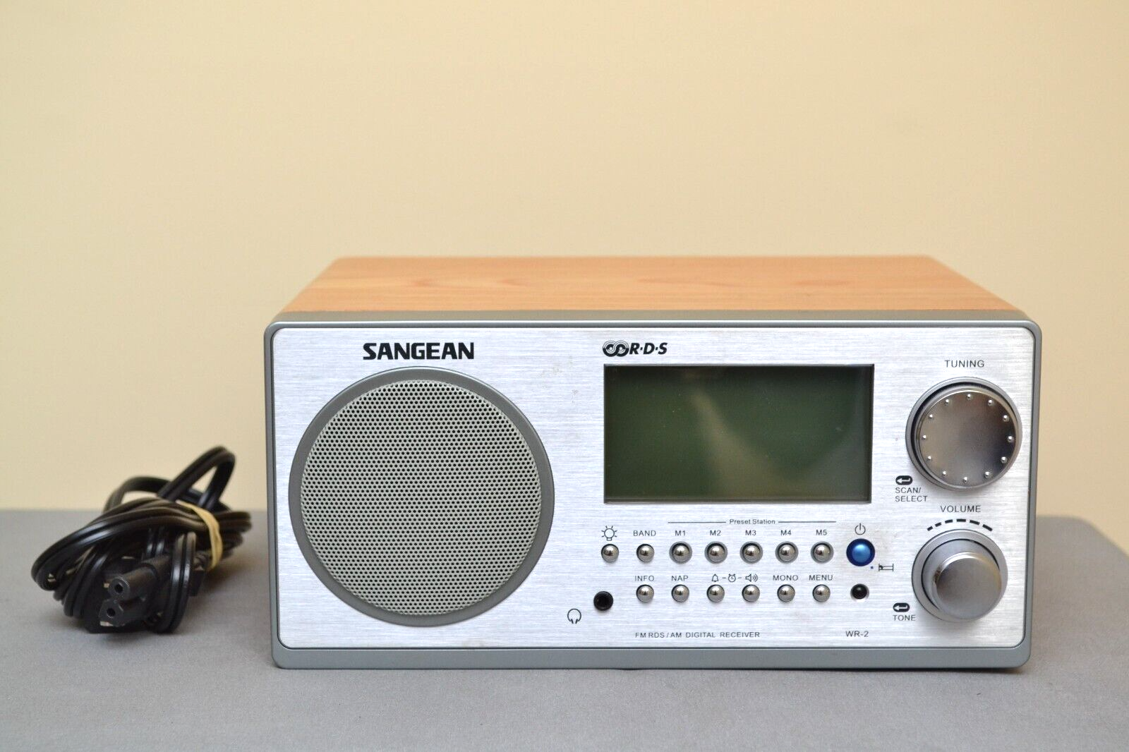 Sangean Model WR-2 LCD Display Digital Tuner AM/FM Table Top
