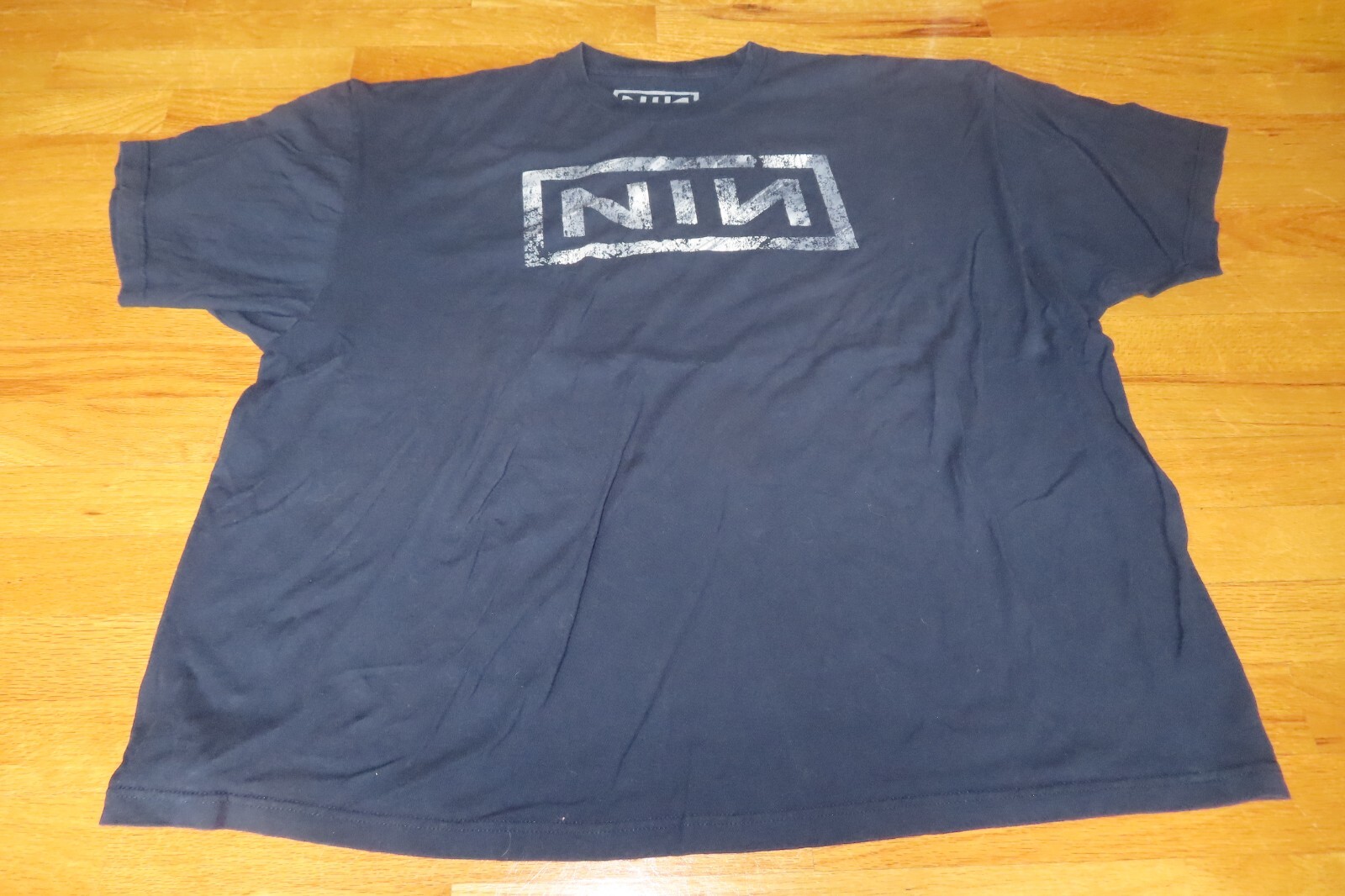 XL NINE INCH NAILS IN CONCERT Tシャツ Nine Inch Nails Peel It Back Tour 2025 NIN Concert Fan Gifts