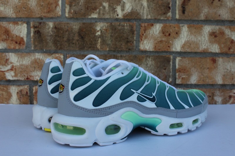 nike tn green ghost
