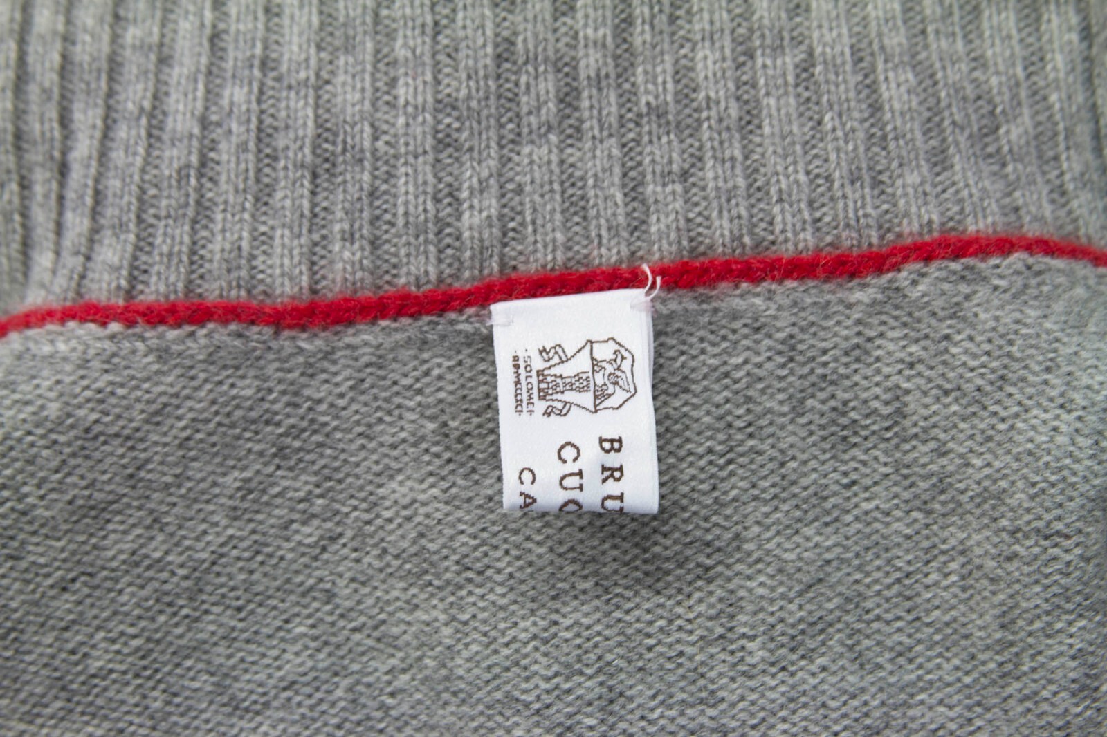 BRUNELLO CUCINELLI $3900 BRUNELLO CUCINELLI 100% CASHMERE LOGO GRAPHIC TURTLENECK 50/ 40US A232