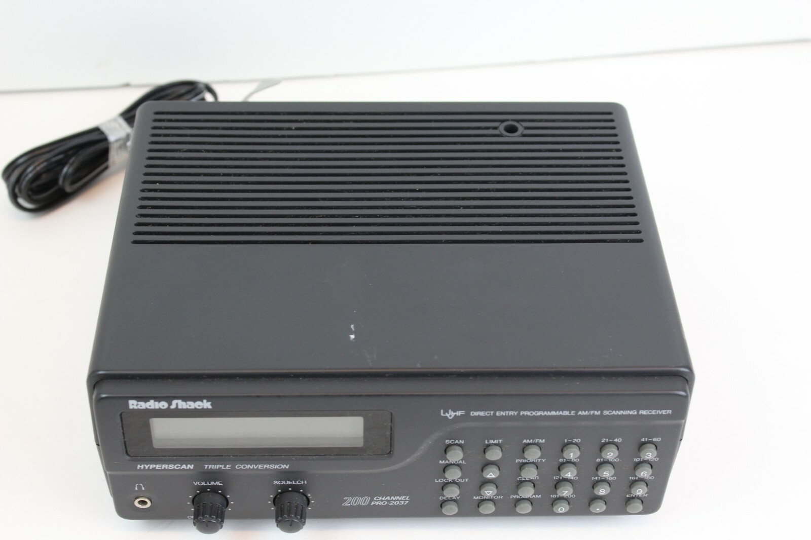 RadioShack 200-CHANNEL PRO-2037 VHF/UHF Programmable AM/FM Scanner radio