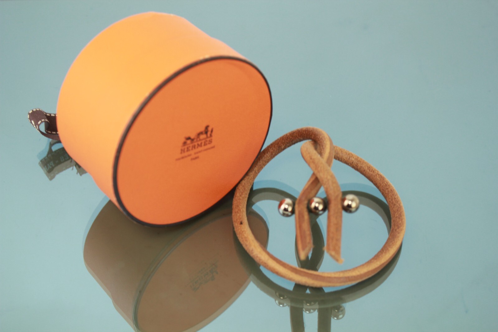 【美品】HERMES エルメス ルーレットヒル シルバーレザー チョーカー HERMESのフリマアイテム一覧