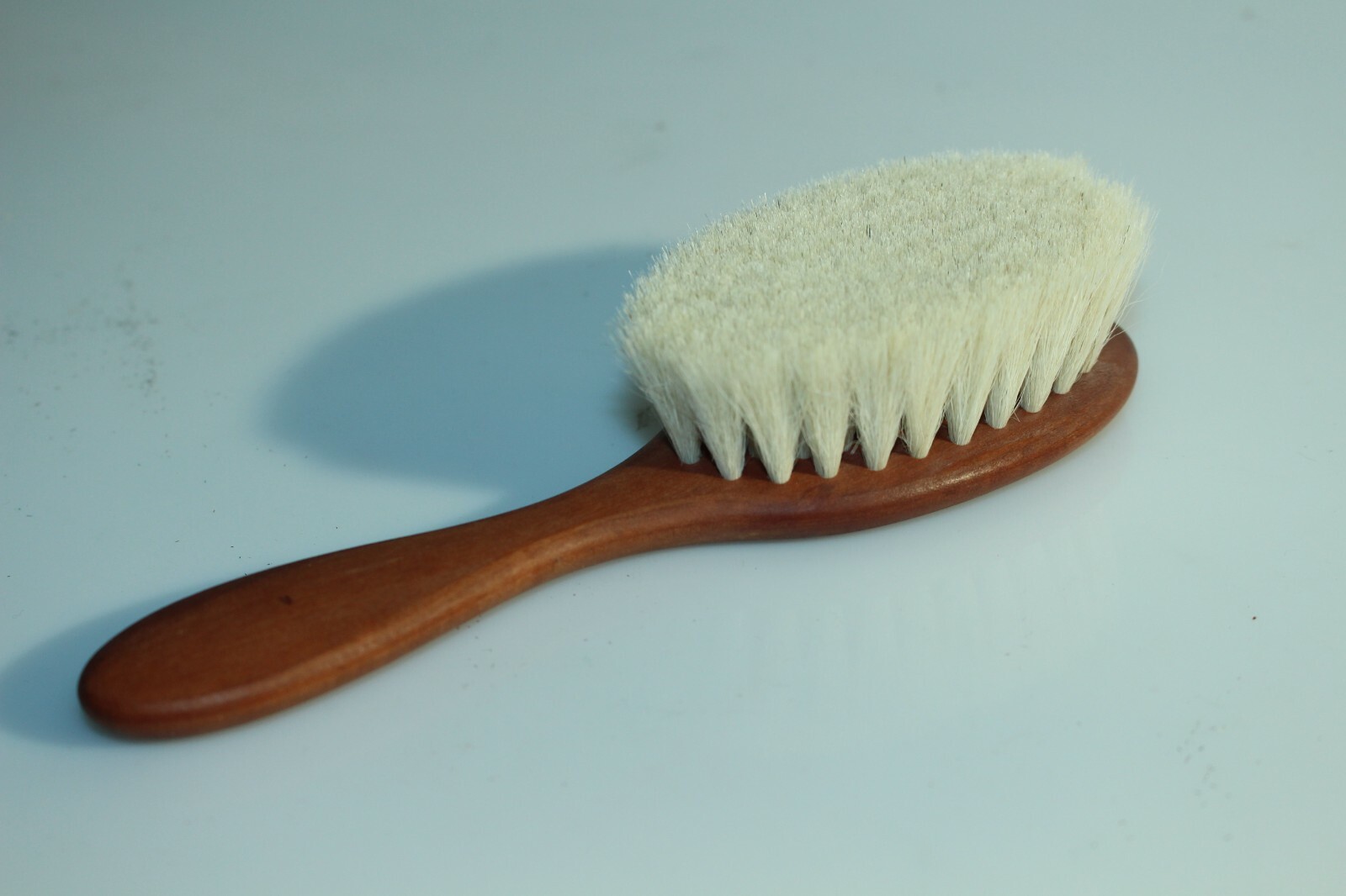 Bürste Sehr Weich fürs Baby  Oval, Klein 10 x 4,5cm, Natur, Weiße Borsten