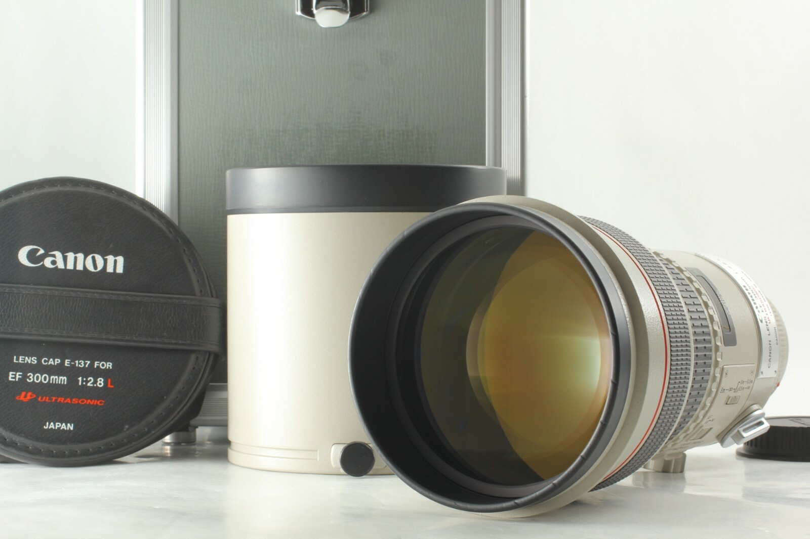 Almost MINT] Canon EF 300mm f/2.8 L Ultrasonic Telephoto