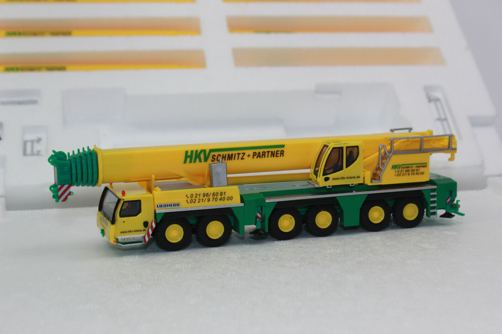 NZG 1/50 XCMG XCA 220 mobile crane blue/yellow クレーン車 NZG 1/50 XCMG XCA 220 mobile crane blue/yellow クレーン車