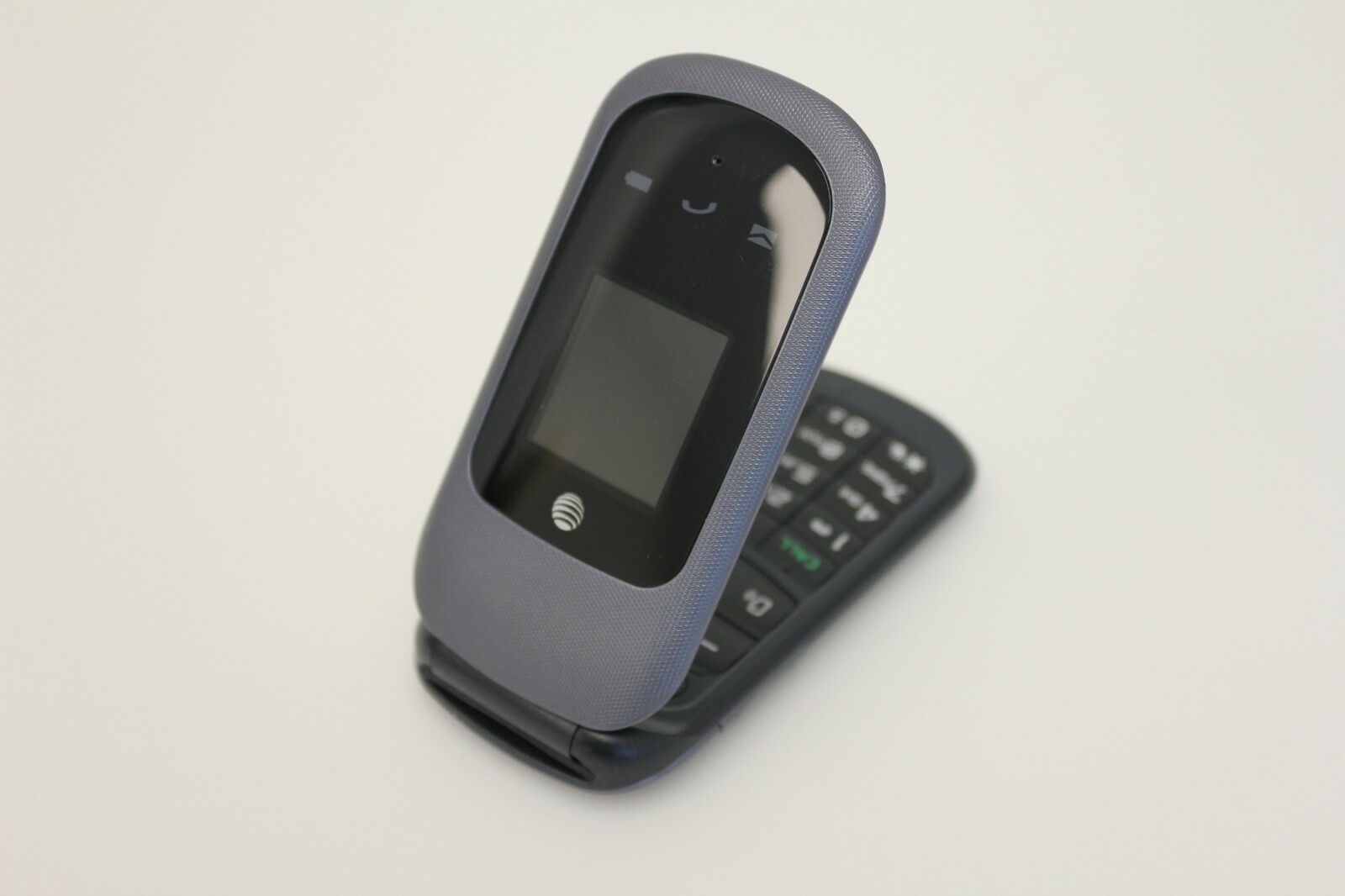Купить Pantech Breeze P2050 Good Condition Unlocked (Сотовые Телефоны ,  Смартфоны) заказать с доставкой лот № 124730617546