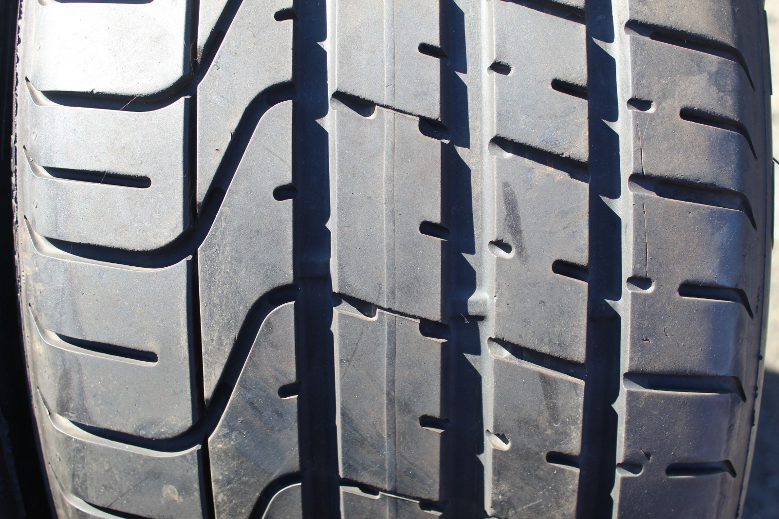255 35 18 Pirelli, P Zero, XL, MO, R01, 94Y, x2 A Pair 6.8mm (F1_tyres) L3844