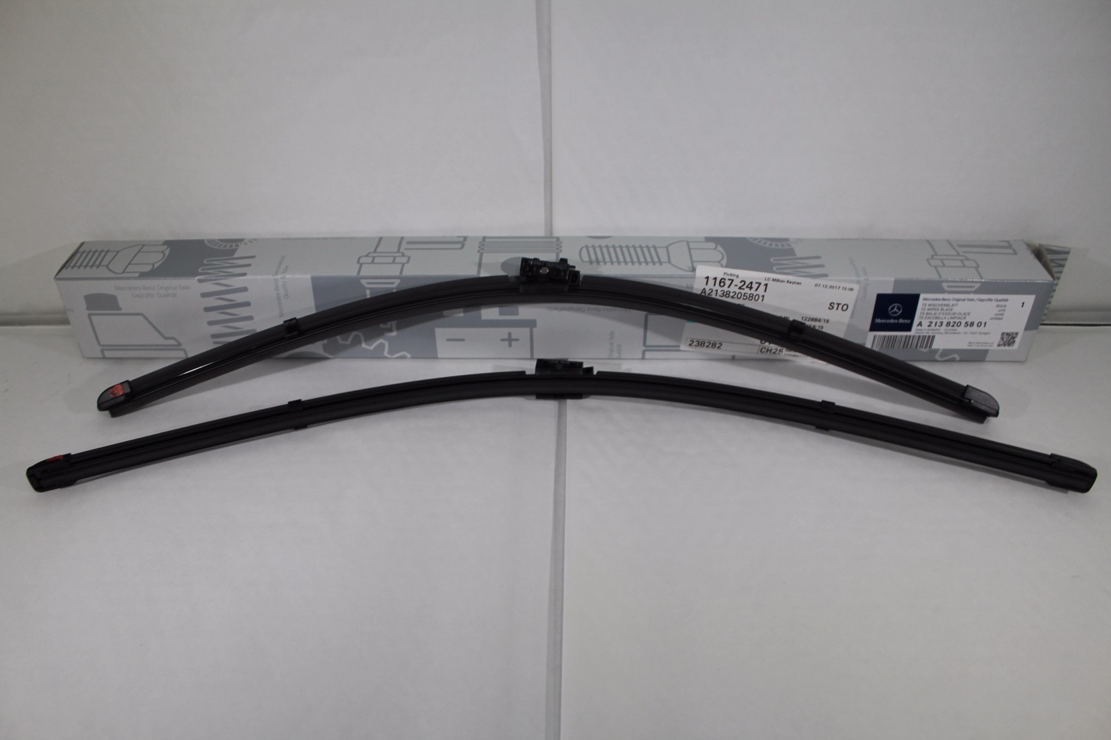 **New GENUINE MercedesBenz W213 EClass Front Wiper Blades A2138203704 eBay
