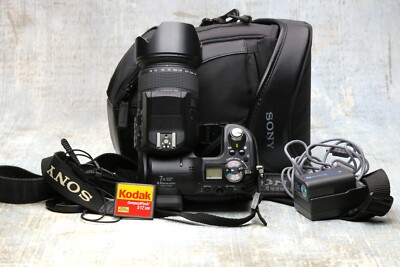Sony Cyber-Shot DSC-F828 8.0MP Digital Camera w/ 512MB Memory - Black WORKS