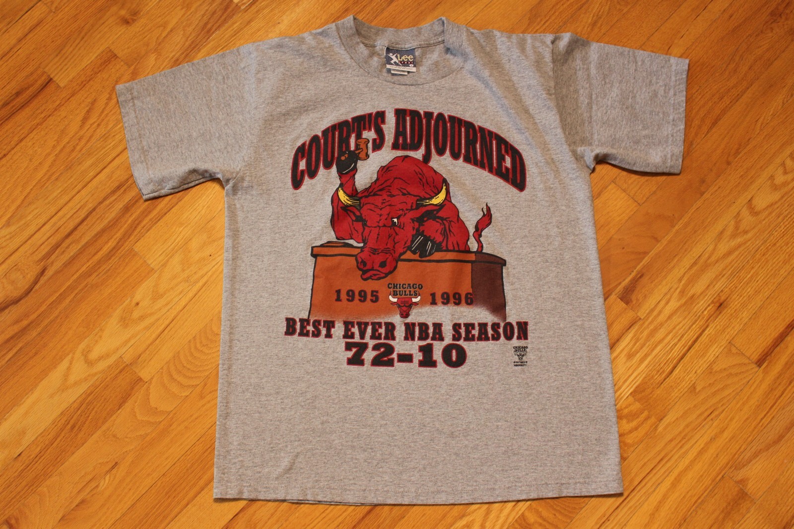 Vintage 90s Chicago Bulls Court's Adjourned Grey T-Shirt