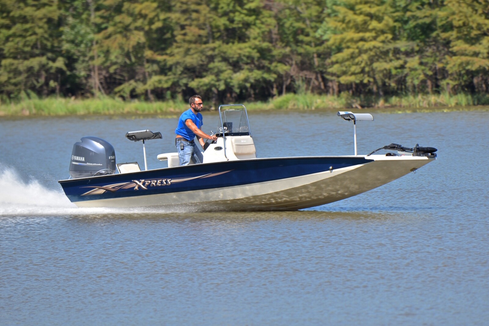 XPRESS H-22 BAY CENTER CONSOLE ....150 YAMAHA.... 220 HOURS