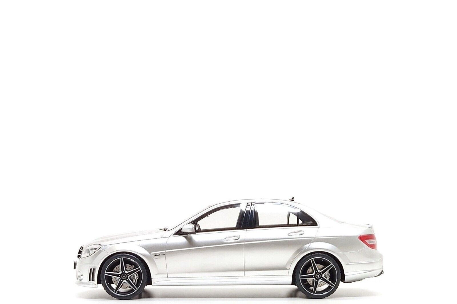 GT Spirit 1:18 Mercedes-Benz C63 AMG (W204) in Iridium GT Spirit 1:18 Mercedes-Benz C63 AMG (W204) in Iridium