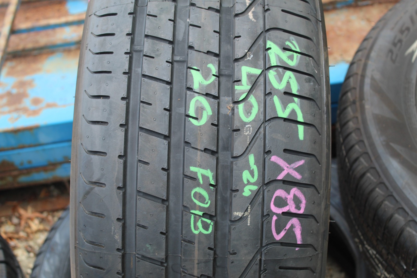 New 255 40 20 Pirelli, P Zero, 101Y, x1 Tyre (F1_tyres) FOB X85
