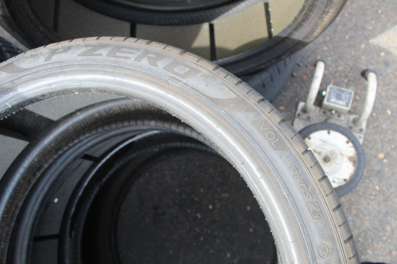 265 35 22 Pirelli, P Zero, VOL, PNCS, 102V, x2 A Pair 6.0mm (F1_tyres) L3637