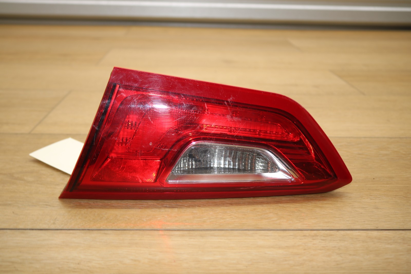 2016-2018 CHEVROLET MALIBU RIGHT SIDE TAIL LIGHT (OEM)