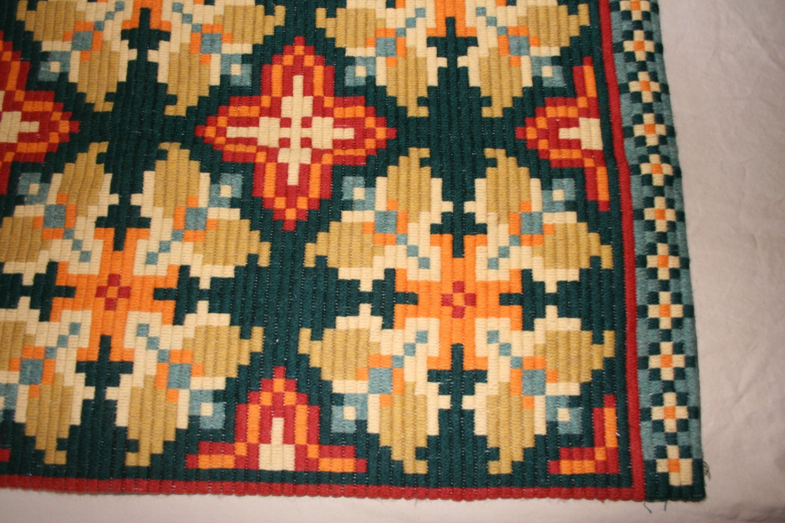 Hand Woven Wool Rug Crewel Stitch Wool NM   19 3/4