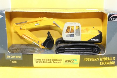 Britains ERTL 15852 Bell HD820 III Hydraulic Excavator