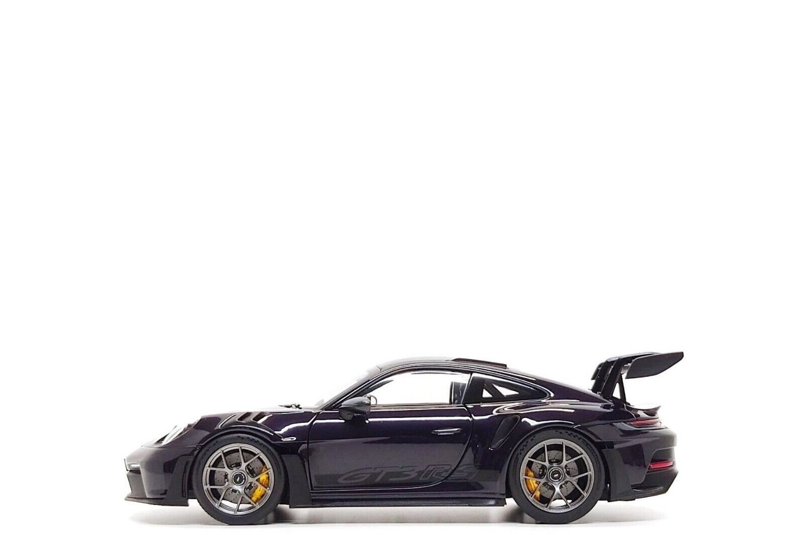 Norev 1:18 Porsche 911 GT3 RS (992) Weissach Package in Norev 1:18 Porsche 911 GT3 RS (992) Weissach Package in
