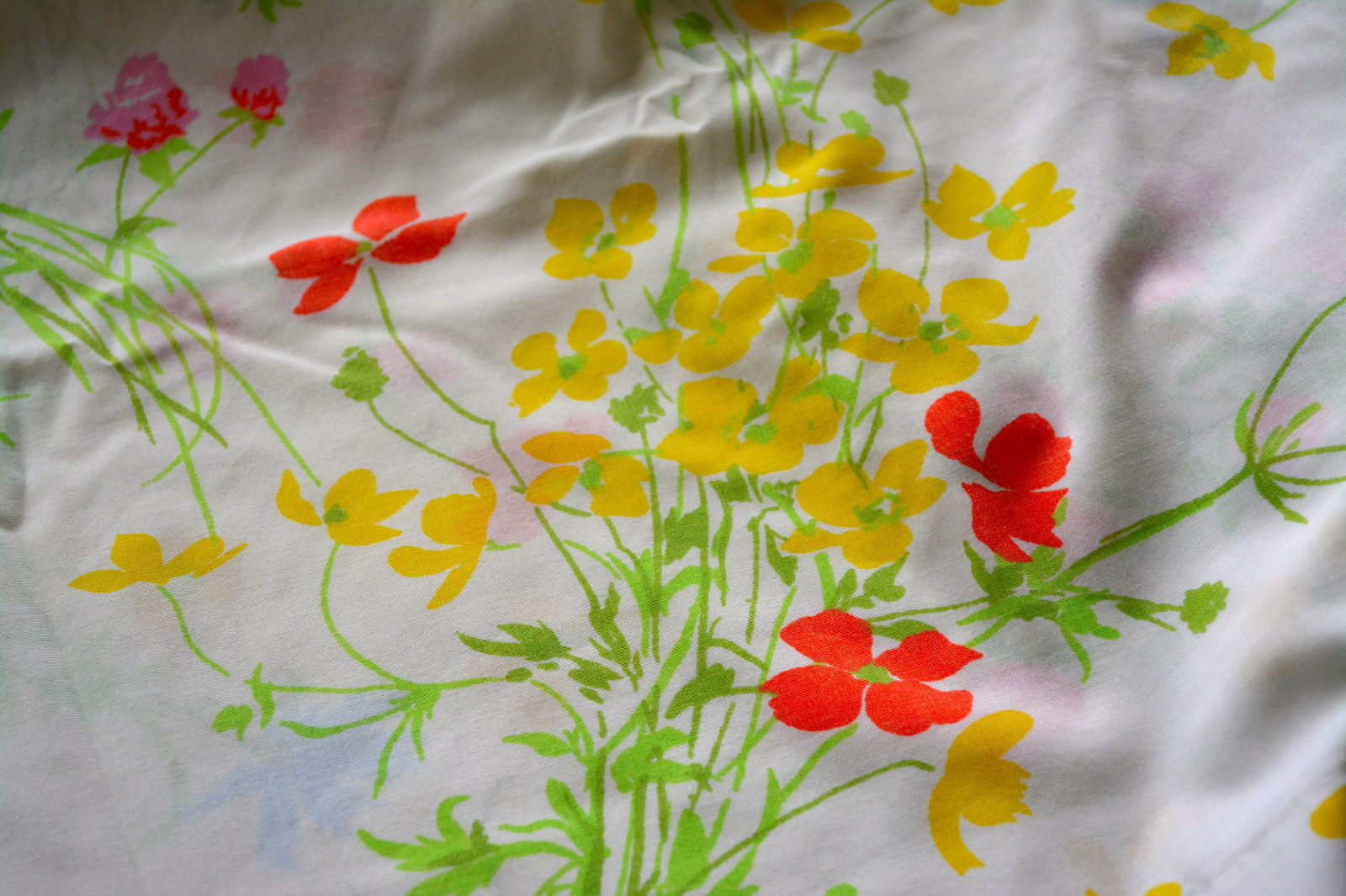 Vintage FLORAL TWIN Flat Sheet Fieldcrest Perfection White Red Yellow COTTAGE L8