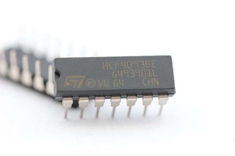 Circuit IntÃGrÃ Hcf4093be St Nos (Ancien Stock Neuf)1pc C549cu2f160318