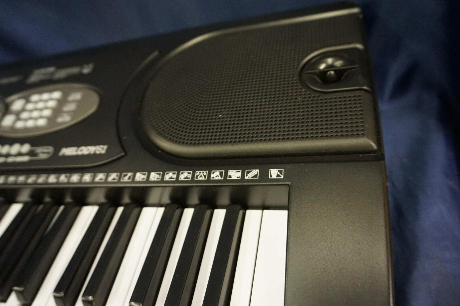 Alesis Melody 61 Portable Keyboard With Built In Speakers
