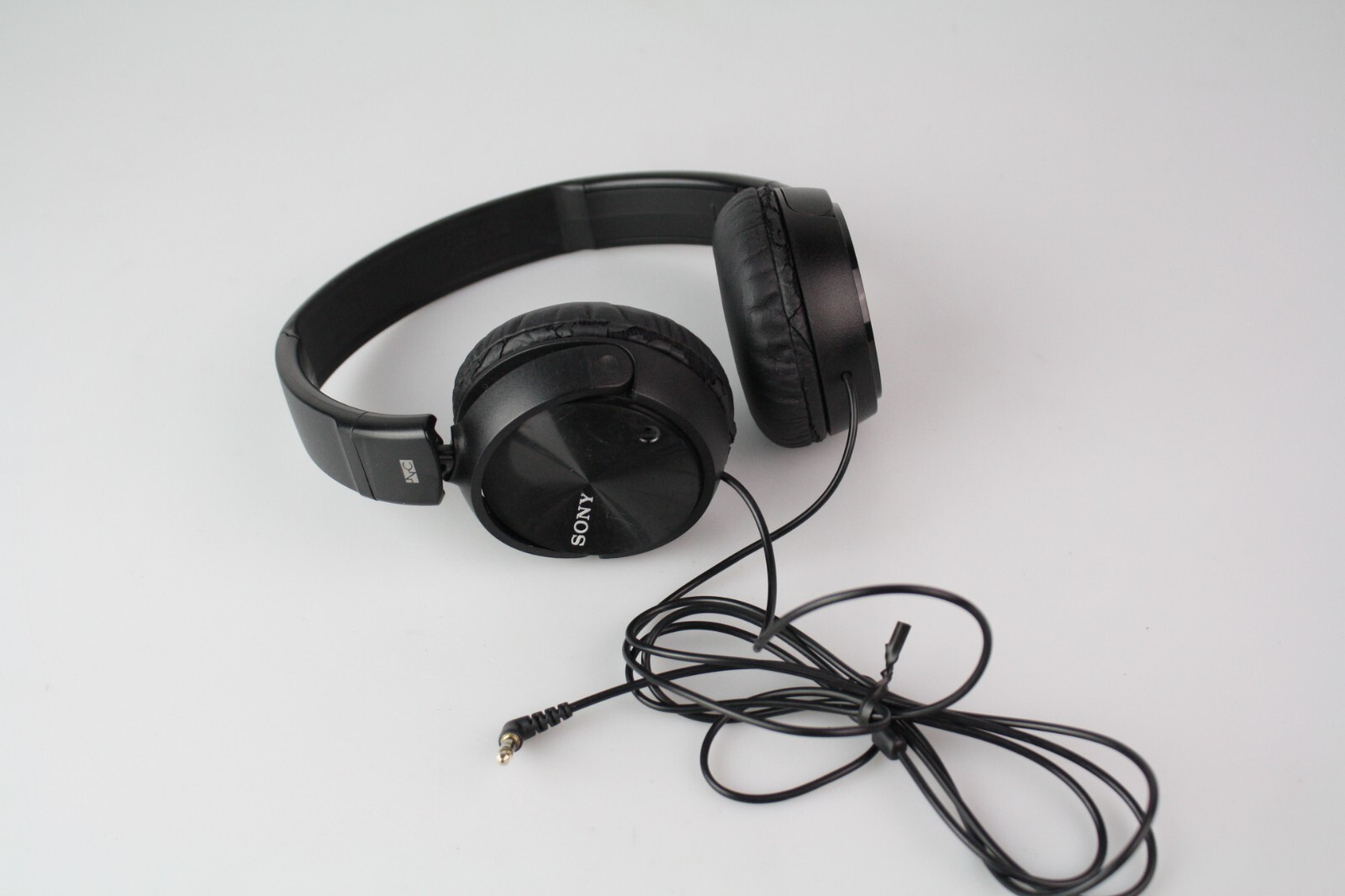 Noise-e 様 Amazon.com: Sony MDR-ZX110NC Extra Bass Noise-Cancelling