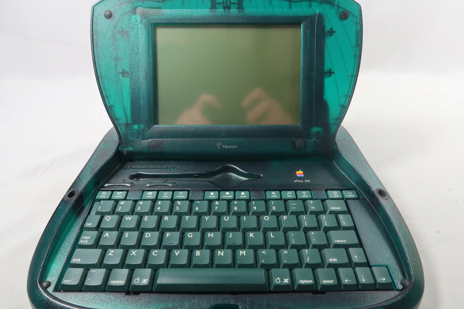 Apple Newton eMate 300 Translucent No Stylus | No power Supply