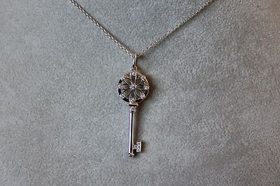 Tiffany & Co. 花型ネックレス　GO WOMEN 2015 s-l1200.jpg