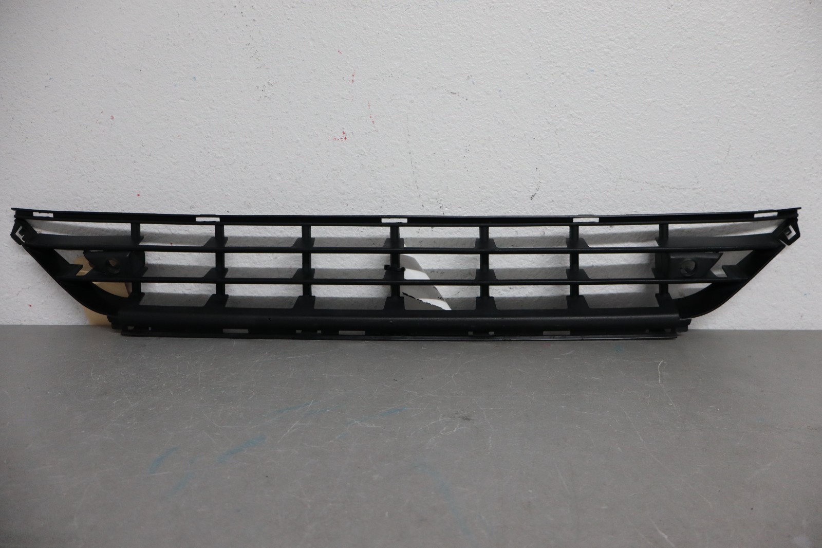 2014 2017 VOLVO XC60 FRONT BUMPER LOWER GRILLE OEM