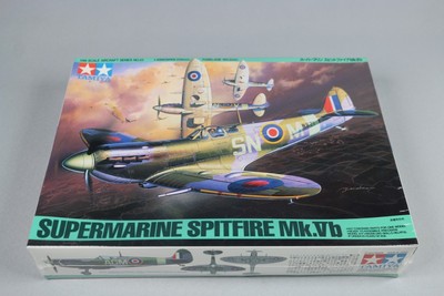 ZF498 TAMIYA 1/48 maquette avion militaire 61033 SUPERMARINE Sptifire Mk.Vb 33