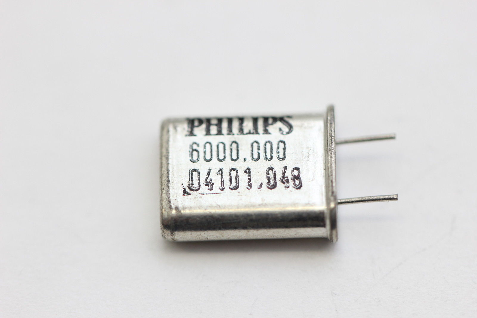 CRYSTAL OSCILLATOR PHILIPS 6000KHZ 04101.048 NOS 1PC. C602U3F230916 CRYSTAL OSCILLATOR PHILIPS 6000KHZ 04101.048 NOS 1PC. C602U3F230916