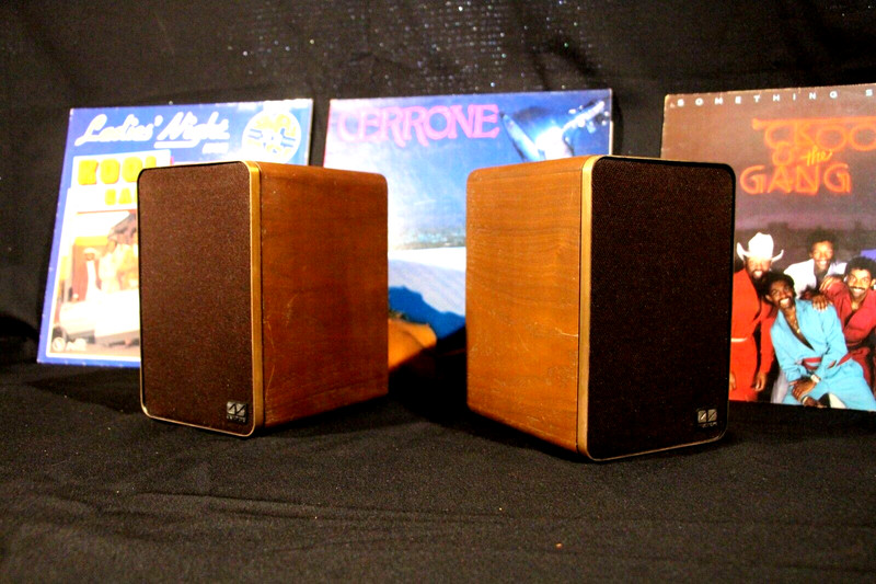 Paire D'Enceintes Vintage Mini Box Usa Made 