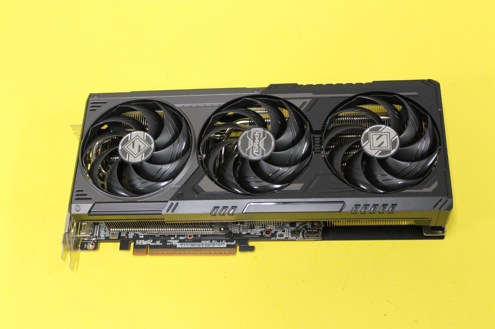 新品未開封 ASRock Radeon RX9070 Steel Legend ASRock > AMD Radeon™ RX 9070 Steel Legend 16GB OC