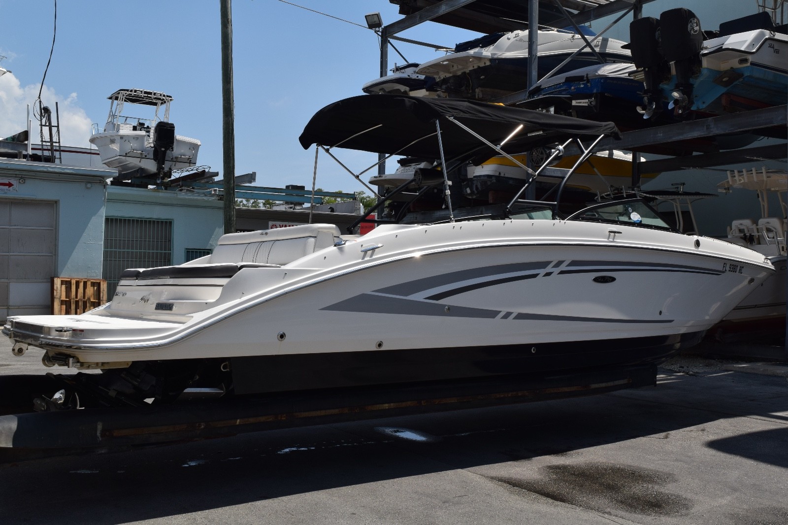 2015 Sea Ray 270 Sundeck w/MerCruiser 350 Mag only (190hours) Beautiful **Miami*